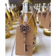 50Pieces Bottle Opener Wedding Souvenirs Vintage Beer Opener Keychain with Paperboard Tag Card Party Favors Event Party Supplies